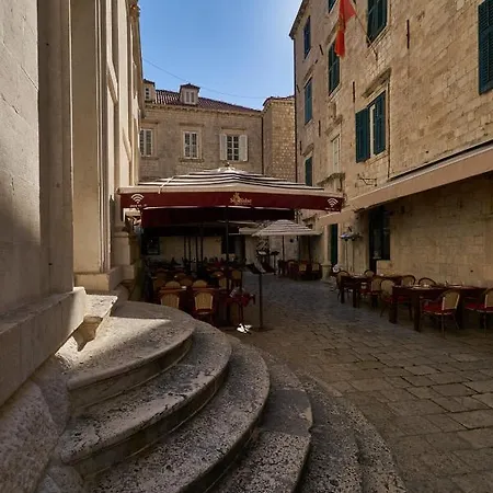 The Saint Blaise Swanky Heritage Apartment *