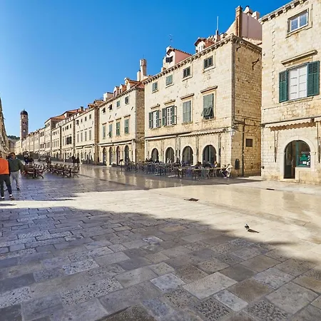 The Saint Blaise Swanky Heritage Apartment *